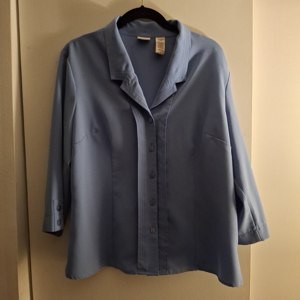 Covington Women's Light Blue Button-Down 3/4 Sleeve Shirt